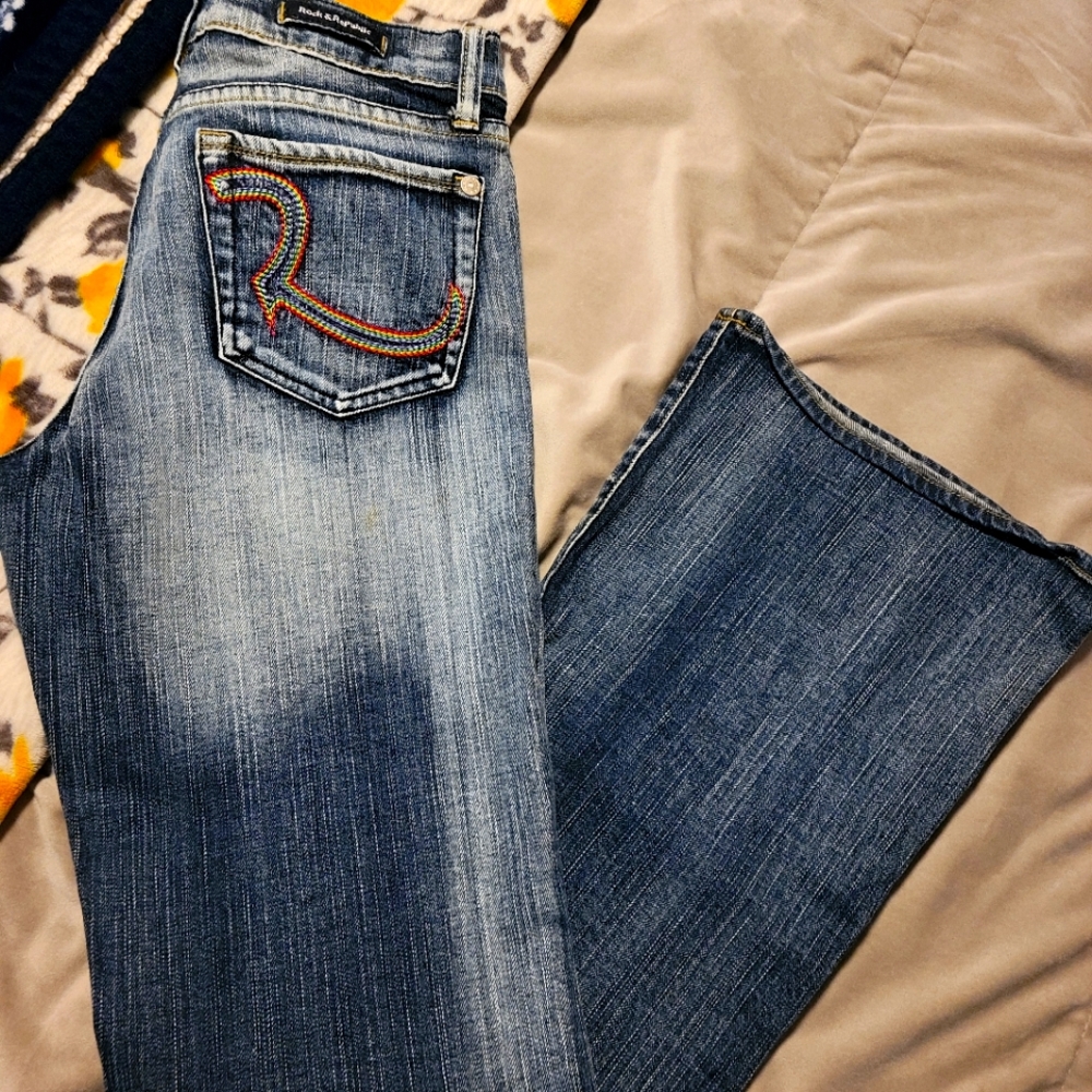 Womens Rock & Republic stone washed flare jeans. Never worn size 8
